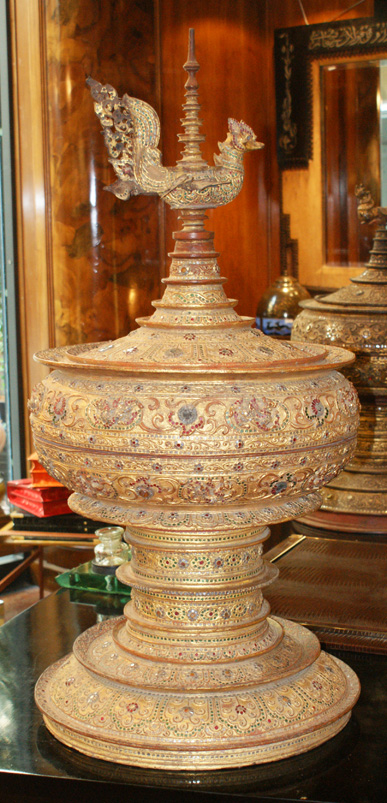 Vaso birmania oro alto Vintage del XX Secolo , Antiquariato. Opera d'arte esemplare - Robertaebasta® Art Gallery opere d’arte esclusive.